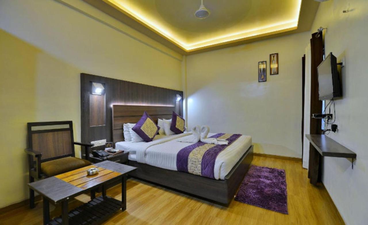 Hotel Samrat Jabalpur Exteriör bild