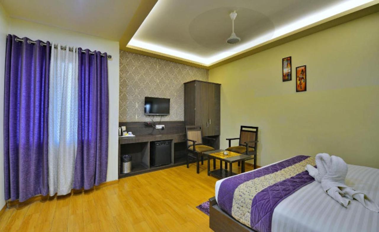 Hotel Samrat Jabalpur Exteriör bild