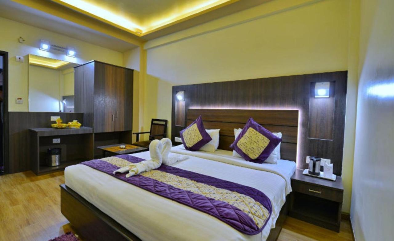 Hotel Samrat Jabalpur Exteriör bild