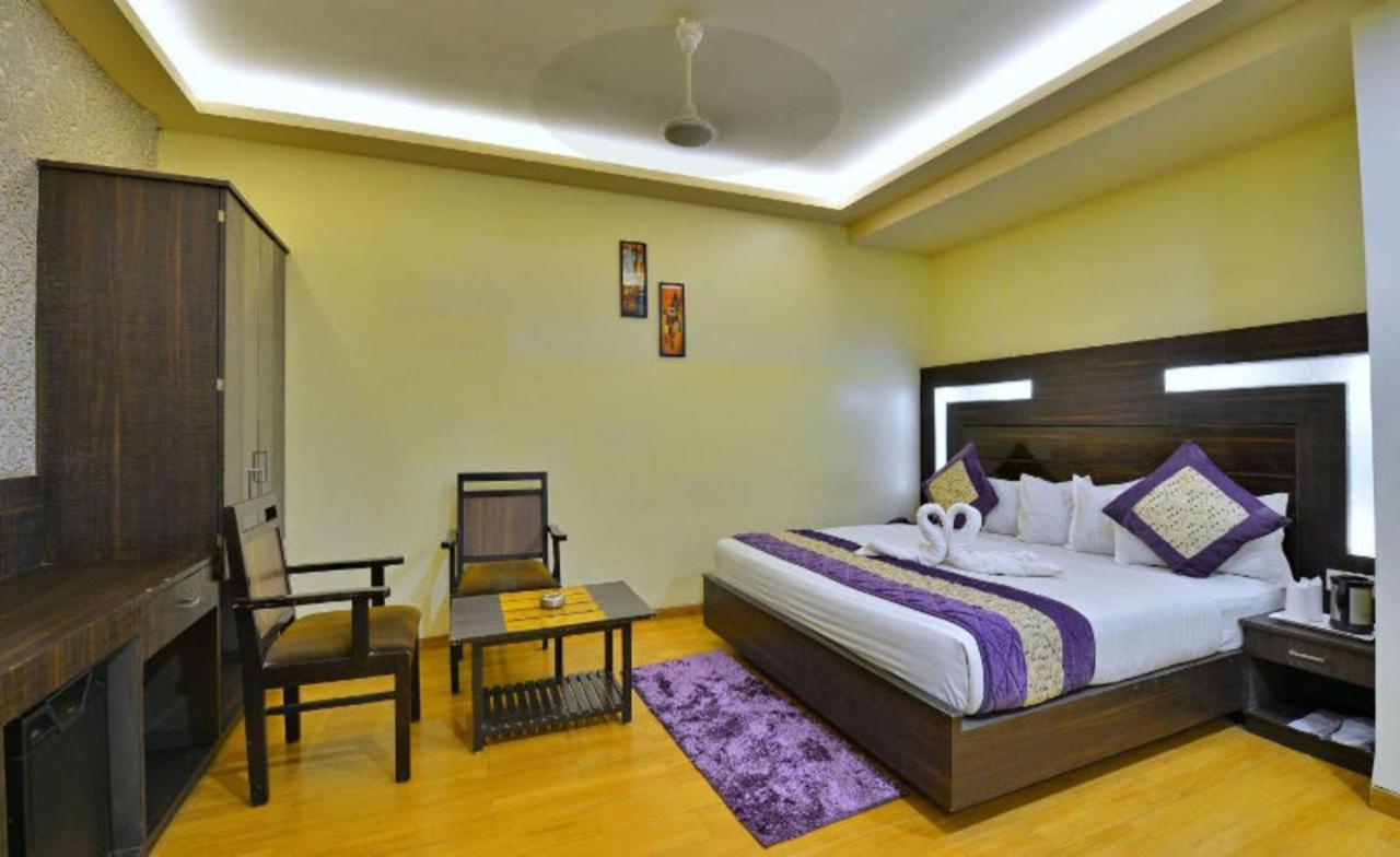 Hotel Samrat Jabalpur Exteriör bild