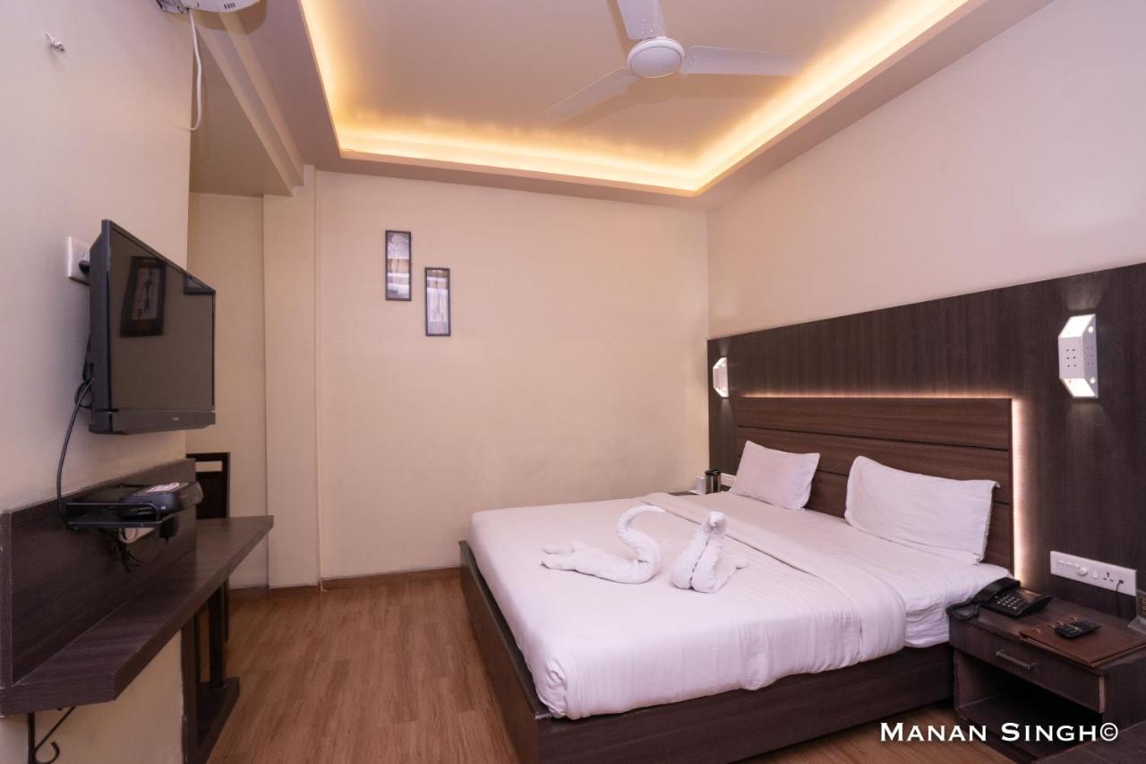 Hotel Samrat Jabalpur Exteriör bild