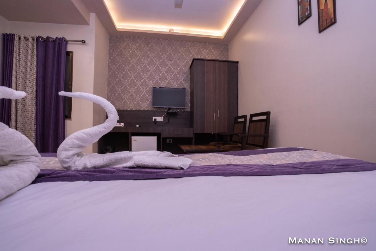 Hotel Samrat Jabalpur Exteriör bild