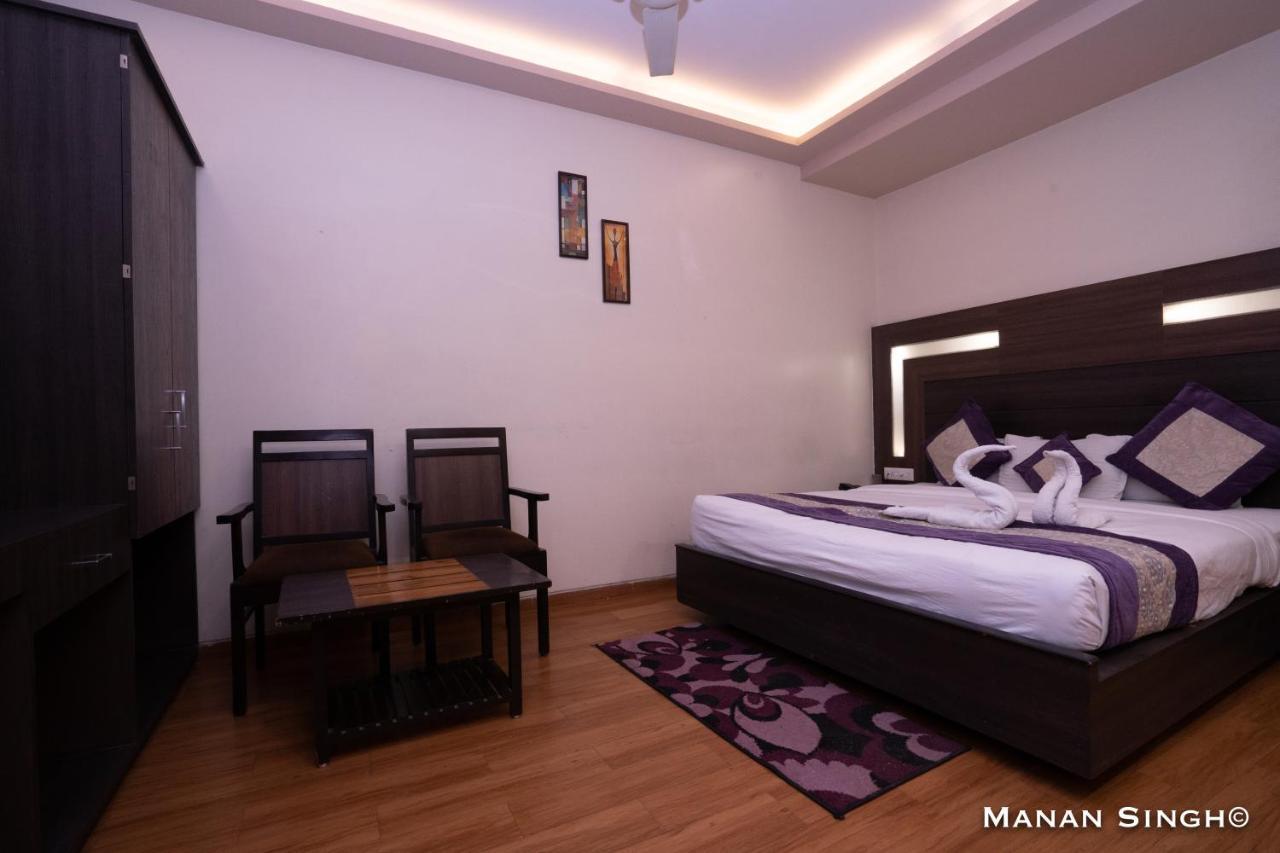 Hotel Samrat Jabalpur Exteriör bild