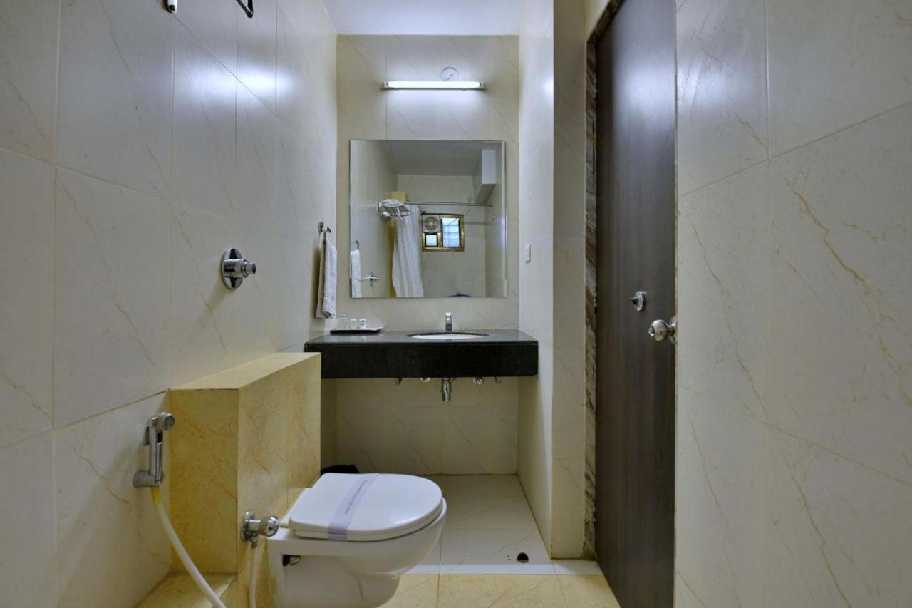 Hotel Samrat Jabalpur Exteriör bild